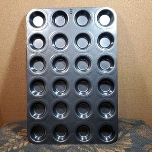 Pampered Chef Mini Muffin Pan #19